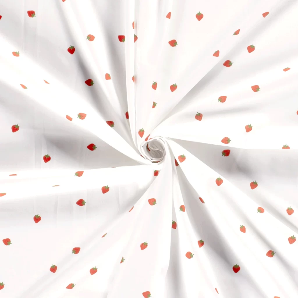 Tela de algodón 100% en fondo blanco con estampado de fresas