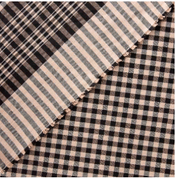 a tela de farcell o fardero, típica de cuadros negros y salmón, es algodón y poliéster, con cuerpo, suavidad y caída natural. Ideal para pañuelos, manteles, delantales, cortinas y decoraciones.