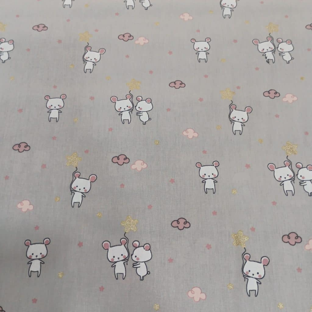 100% algodón infantil tela fondo en gris y estampados unos graciosos ratoncillos con globos de estrellas doradas