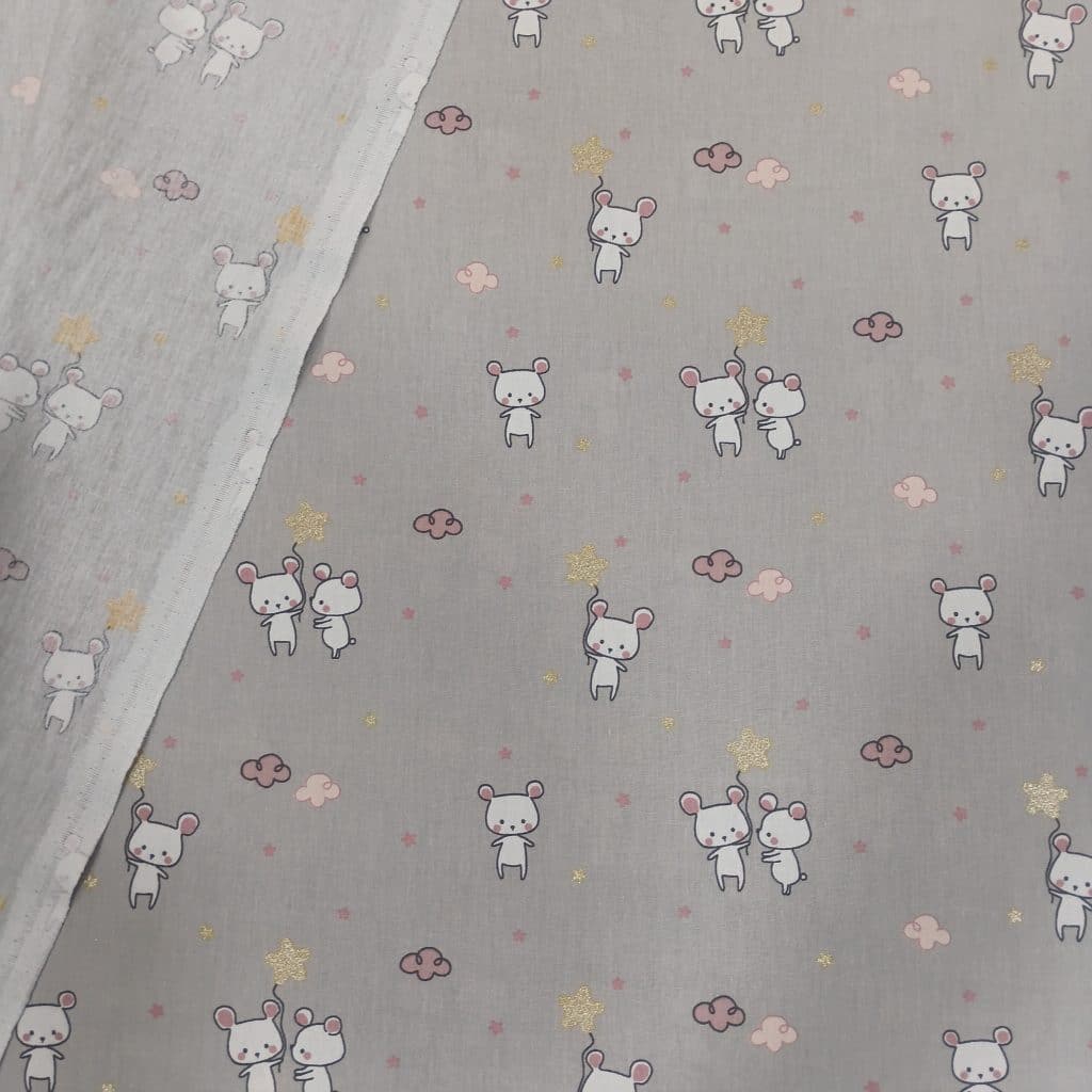 100% algodón infantil tela fondo en gris y estampados unos graciosos ratoncillos con globos de estrellas doradas
