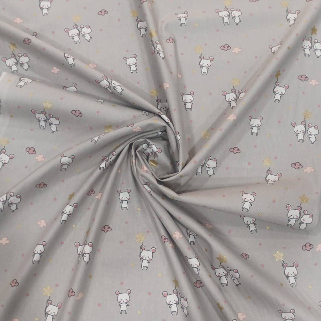 100% algodón infantil tela fondo en gris y estampados unos graciosos ratoncillos con globos de estrellas doradas