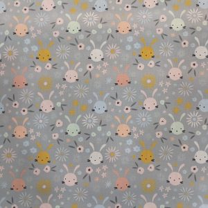 algodón-100%-infantil-en-fondo-gris-estampados-conejits-y-florecitas-de-colores