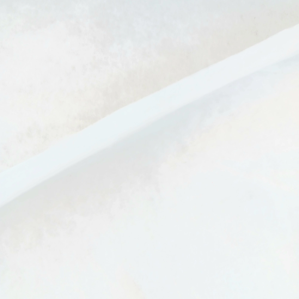 Guata forrada de 150 gramos ideal para acolchados, tapicería y manualidades – material suave, resistente y térmico.