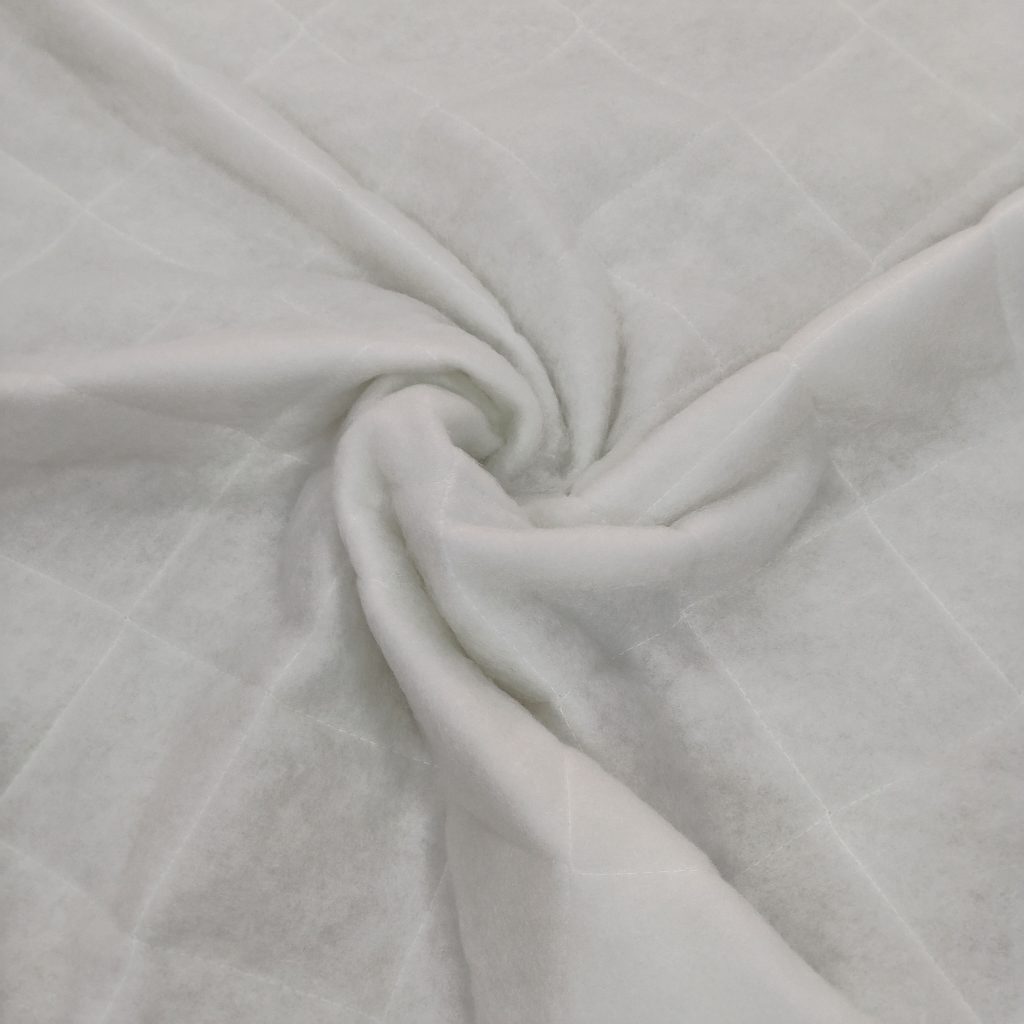 Guata poliester 100% acolchada en rombos de 10x10 conuna capa de forro tafetan