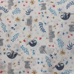 Algodón 100% infantil, fondo blanco y estampados dibujitos de koalas y perezosos.