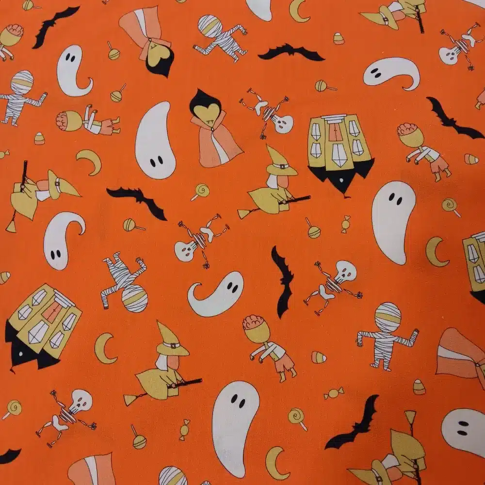Tela de algodón 100% Halloween naranja con fantasmas, momias, brujas y murciélagos ideal para decoración y costura creativa