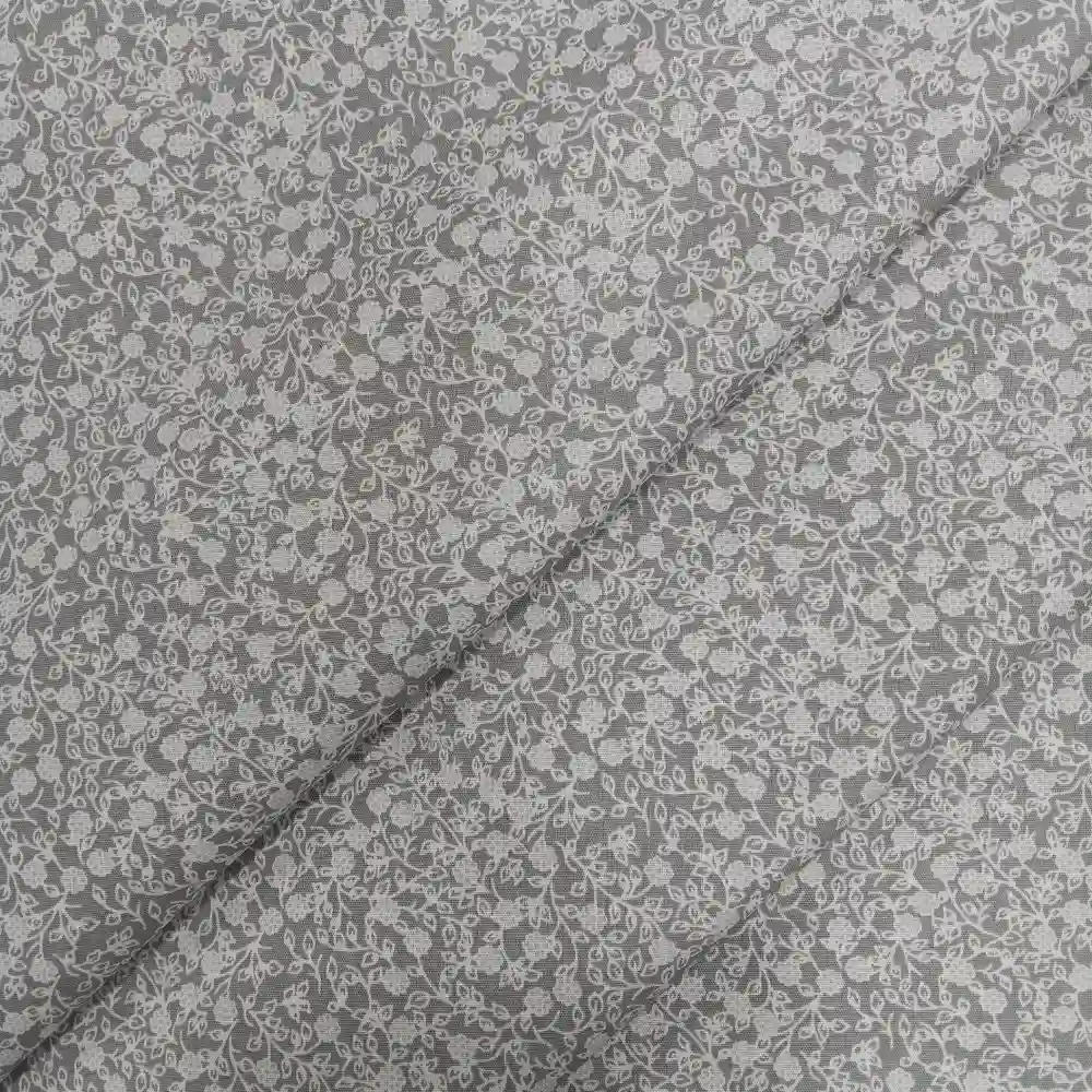 Tela de algodón estampada con flores grises pequeñas sobre fondo claro, ideal para confección, patchwork y decoración.