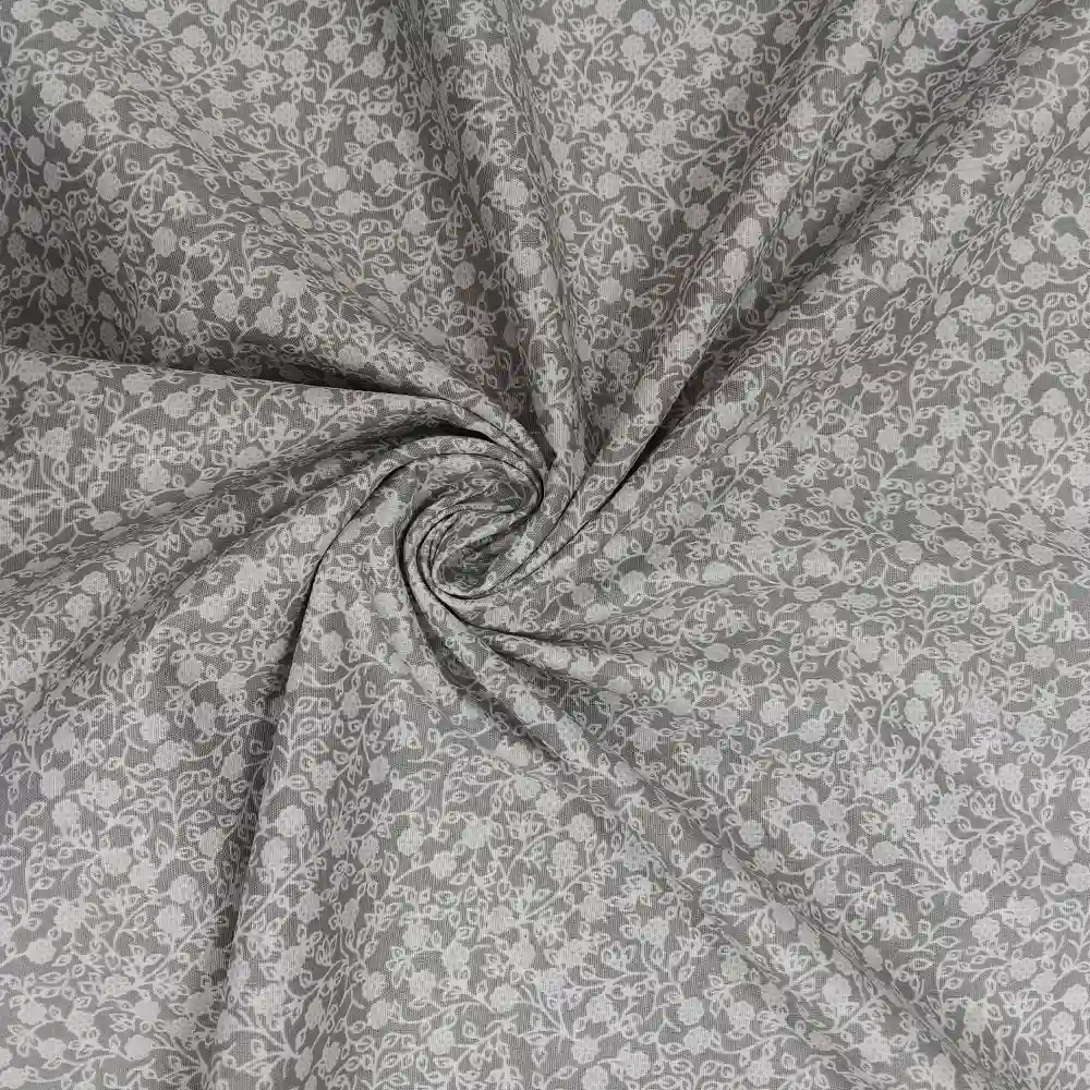 Tela de algodón estampada con flores grises pequeñas sobre fondo claro, ideal para confección, patchwork y decoración.