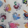 tela-algodon-licencia-disney-princesas-1 Tela algodón licencia Disney Princesas con estampado de Rapunzel, Ariel, Cenicienta y Aurora sobre fondo claro