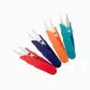 tijera-corta-hilo-costura tijeras corta-hilo de acero inoxidable con mango ergonómico en varios colores.