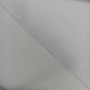 Muletón blanco finito doblado mostrando el grosor de la tela de muletón