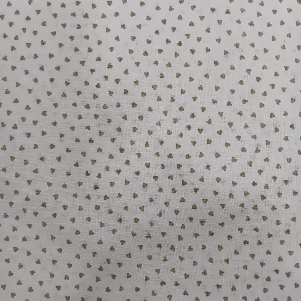 Tela de algodón blanco con estampado de pequeños corazones beige