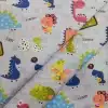 tela-algodon-dinosaurios-2 Tela de algodón con estampado infantil de dinosaurios de colores sobre fondo claro con dibujos y palabras decorativas