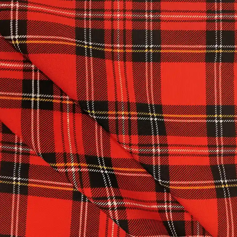 Tela stretch con estampado de cuadro escocés en tonos rojo, negro y amarillo, mostrada en primer plano para apreciar su patrón clásico.