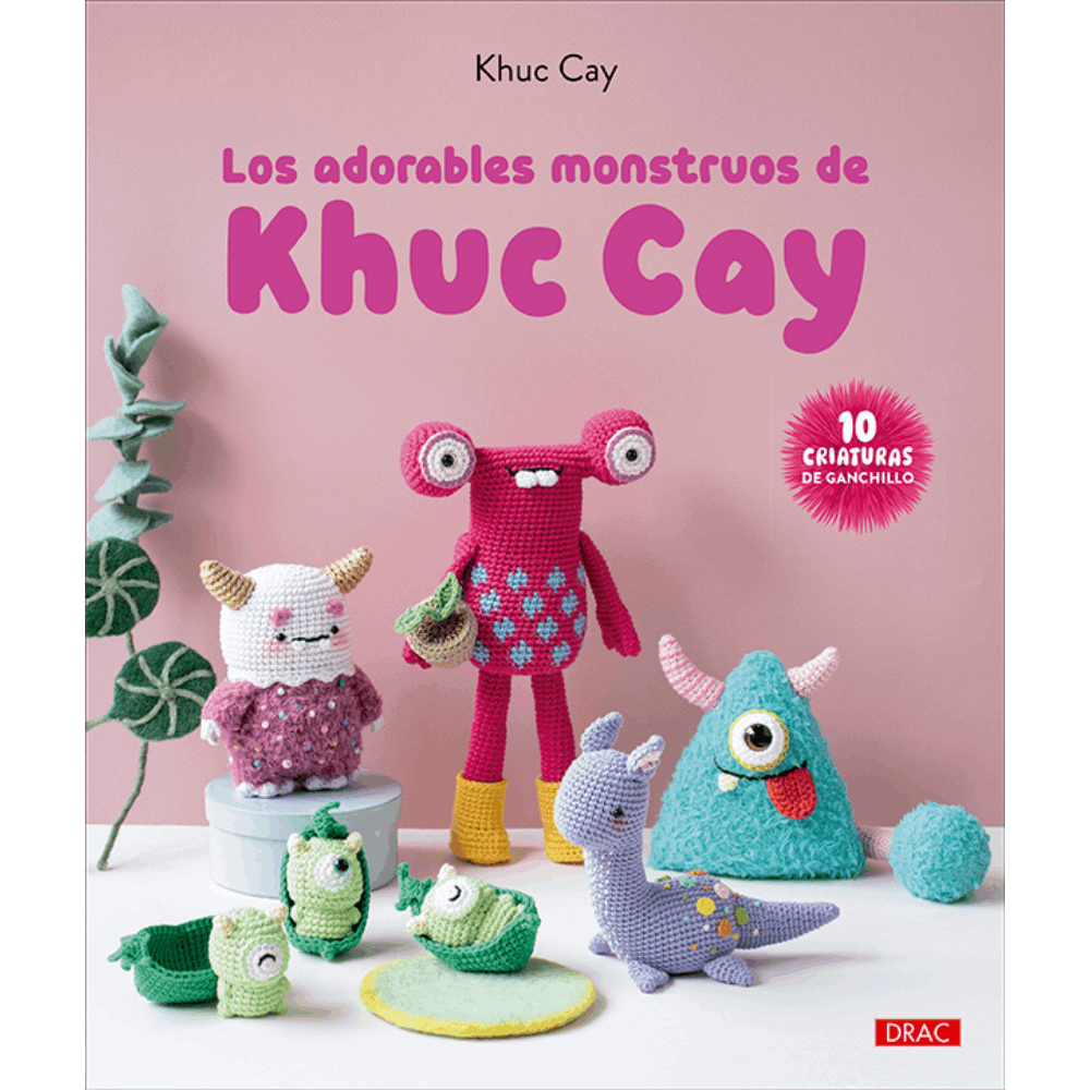 Portada del libro Los adorables monstruos de Khuc Cay con muñecos amigurumi tejidos a ganchillo
