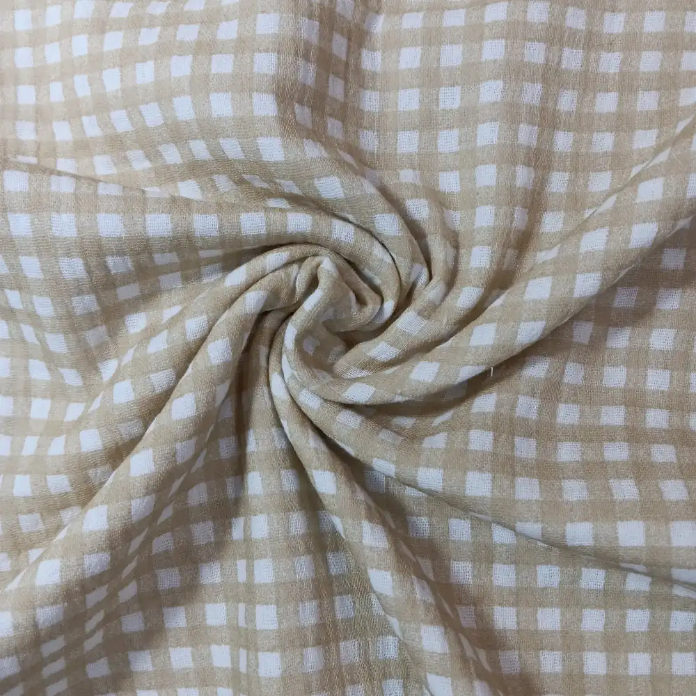 Muselina de algodón con estampado de cuadro vichy beige sobre fondo claro ideal para ropa infantil y costura creativa