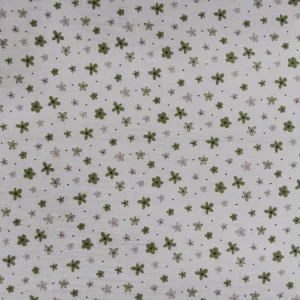 Muselina de algodón estampada con pequeñas flores verdes sobre fondo claro