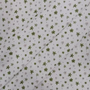Muselina de algodón estampada con pequeñas flores verdes sobre fondo claro