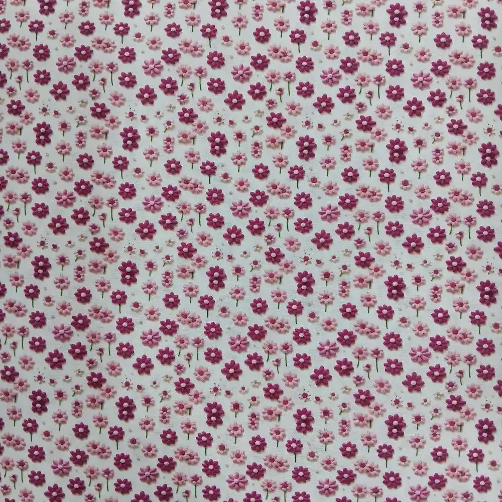 Tela de algodón estampada 3D con pequeñas flores en tonos rosa sobre fondo blanco.