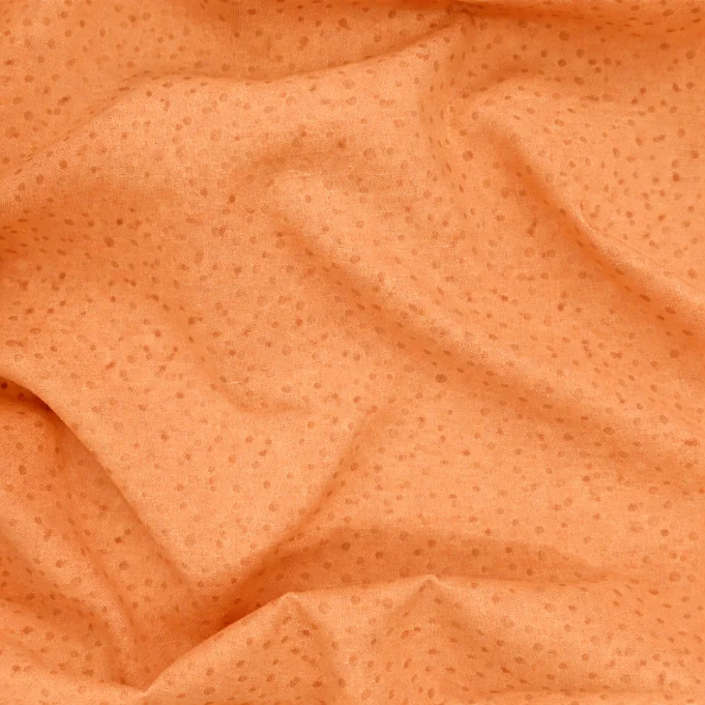 Tela de algodón naranja con estampado de pequeñas gotas