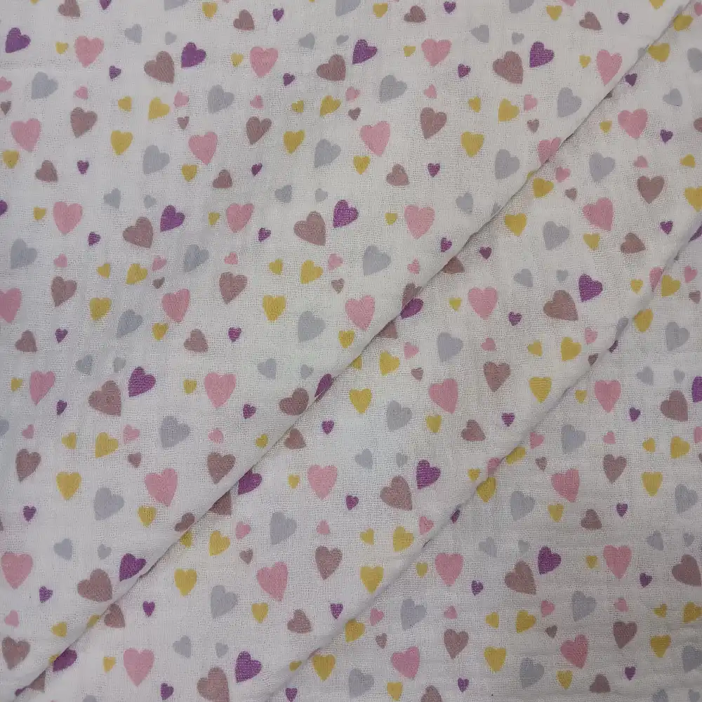 Tela de muselina con estampado de pequeños corazones de colores
