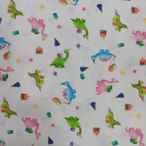 Tela algodón estampada de dinosaurios de cumpleaños con estrellas y elementos festivos en colores vivos