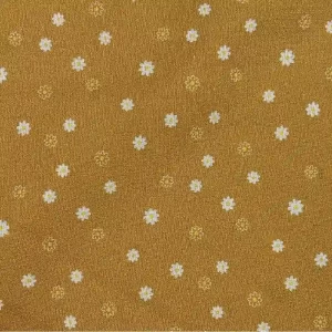 Tela algodón estampada de margaritas pequeñas en color mostaza con flores blancas para confección y patchwork