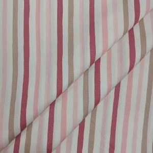 Tela de algodón con estampado de rayas verticales en tonos rosa, beige y blanco