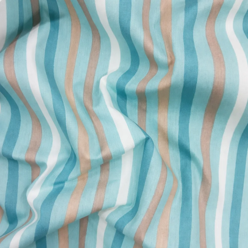 Tela de algodón rayas turquesa y beige con diseño vertical en tonos suaves y estilo fresco.