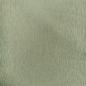 Tela seersucker de rayas finas en color verde con textura arrugada característica