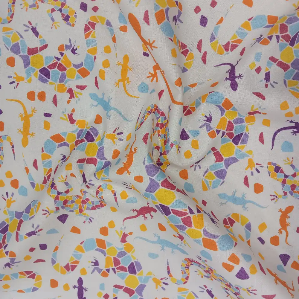 Tela de algodón estampada Salamandra de Gaudí con diseño de salamandras multicolor sobre fondo claro