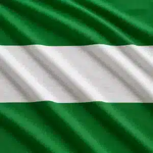 Tela bandera de Andalucía en poliéster con franjas verdes y blancas, ancho de 80 cm.