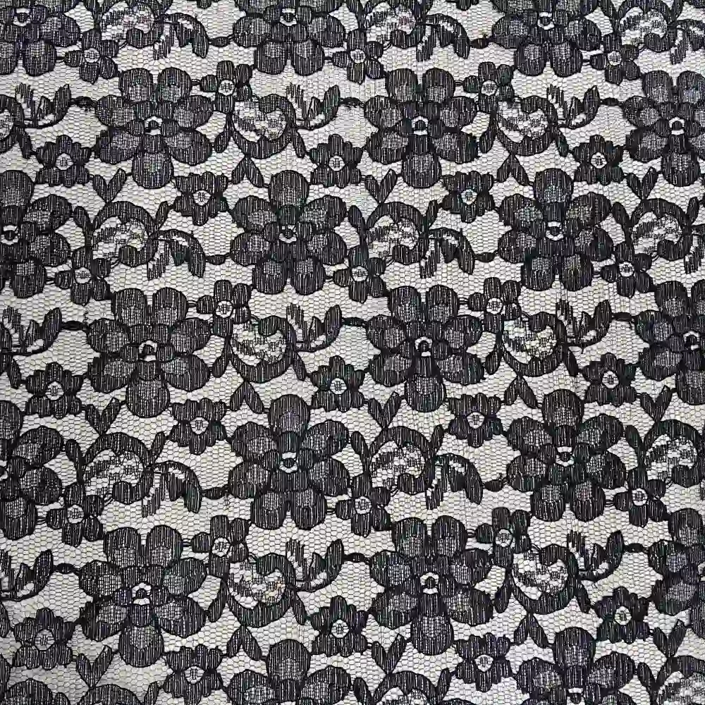 tela-blonda-encaje-floral-negro-poliester-1 Tela blonda encaje negro floral de poliéster con diseño elegante y delicado