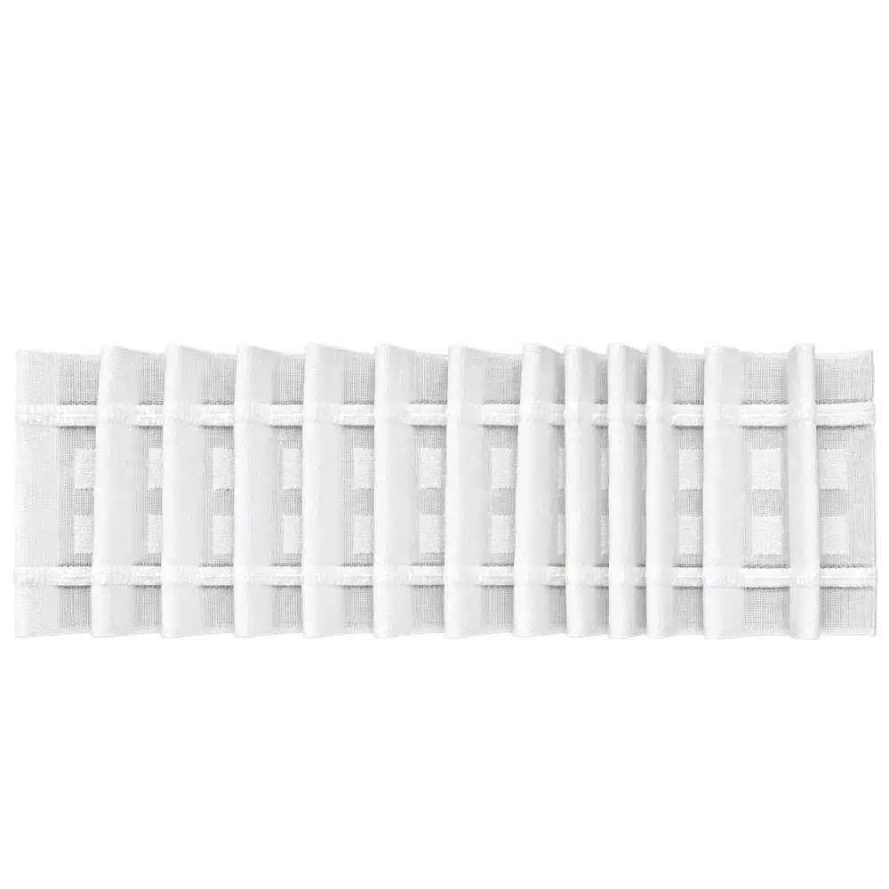 Cinta de cortina automática blanca con pequeños pliegues regulares para conseguir un fruncido uniforme en cortinas y visillos.