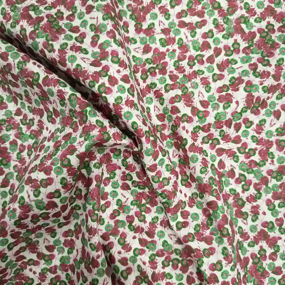 Tela de algodón estampada con florecitas verdes y burdeos - Imagen 3